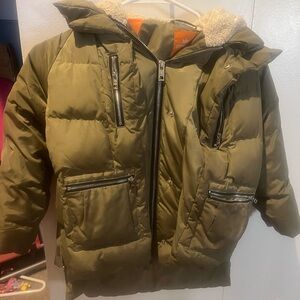 Famous Amazon coat kids size 6-7